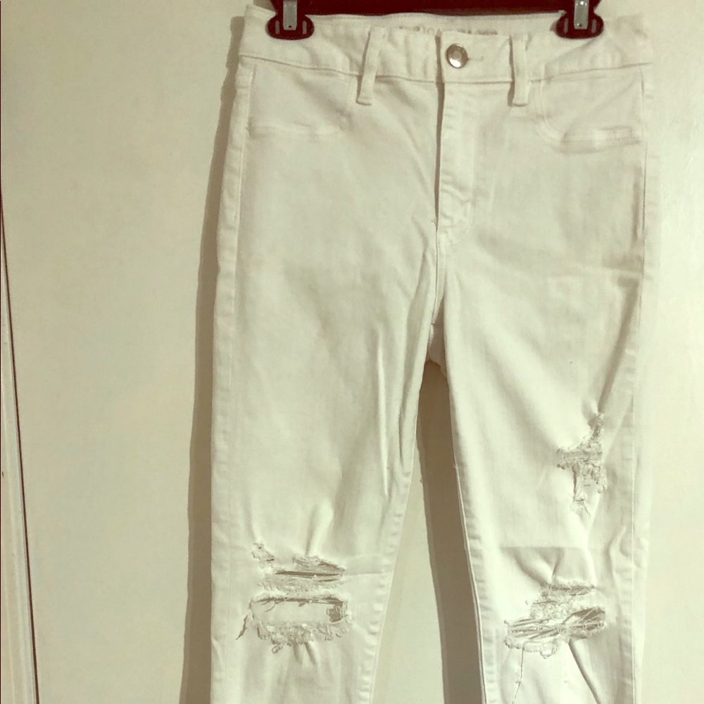 Skinny destroyed style white AE jeggings